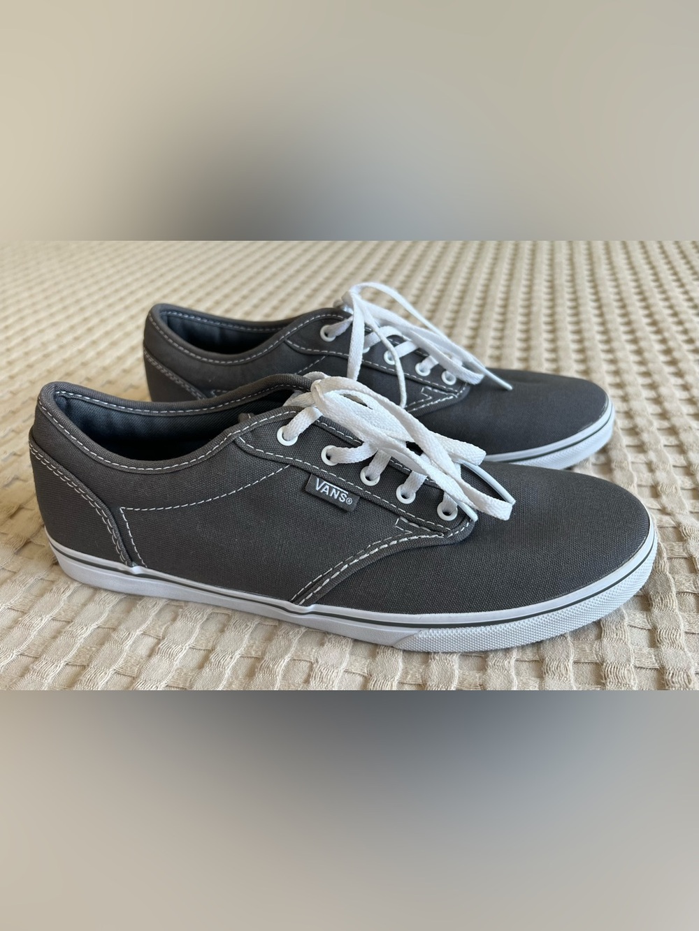 Vans Women Size 8 Gray Canvas Low-Top Sneakers